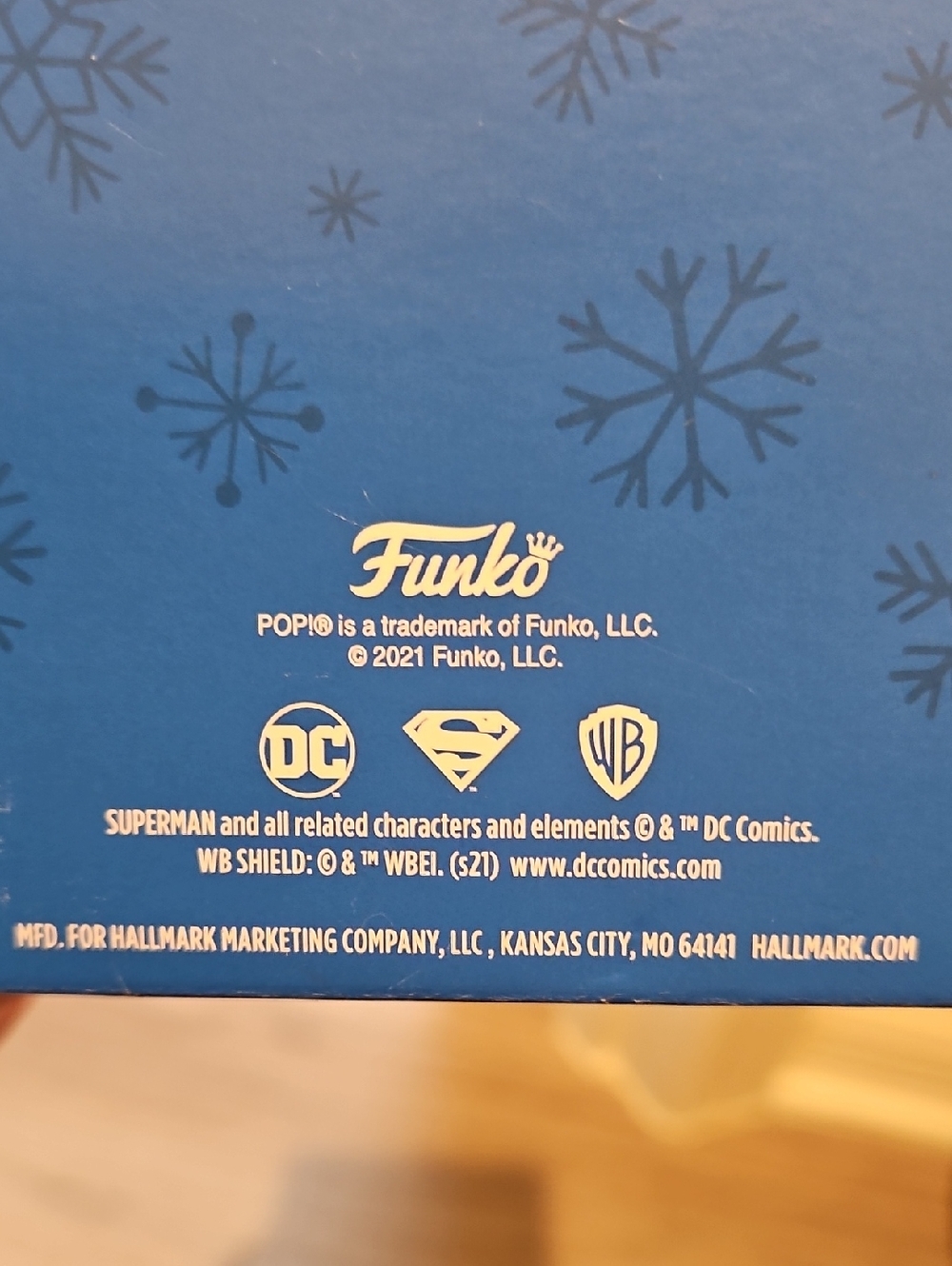 Funko Pop! Hallmark Superman Christmas Tree Ornamment 2021, NIB (Creases) - Picture 4 of 11